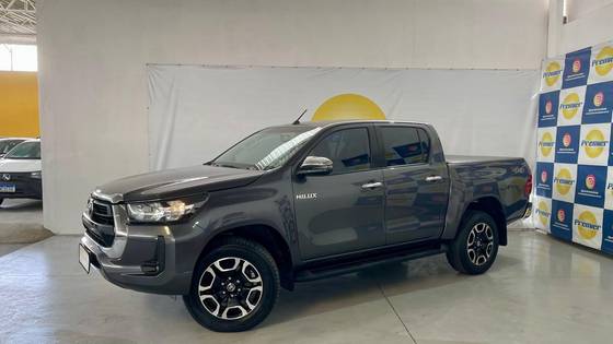 TOYOTA HILUX 2.8 D-4D TURBO DIESEL CD SRV 4X4 AUTOMÁTICO